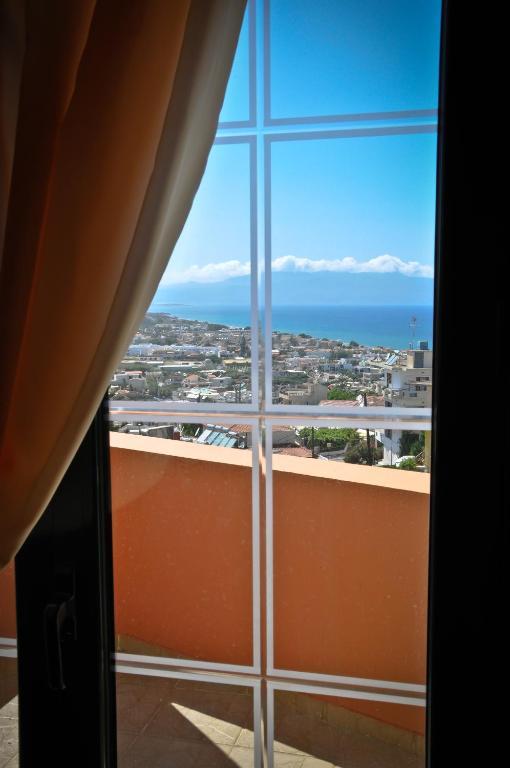 Orsalia Luxury Suites Platanias  Room photo